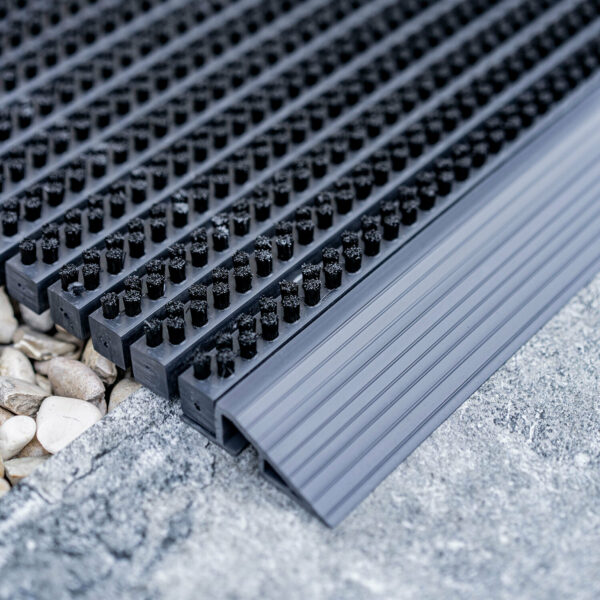 fussmatte-outline-schwarz-detail