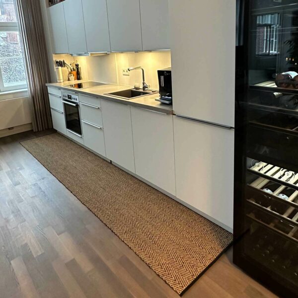 kokoslaeufer-natur-dunkler-schuss