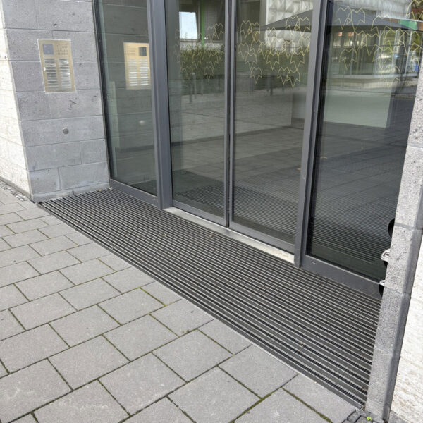 aluprofilsystem-aussen-gummi-buersten